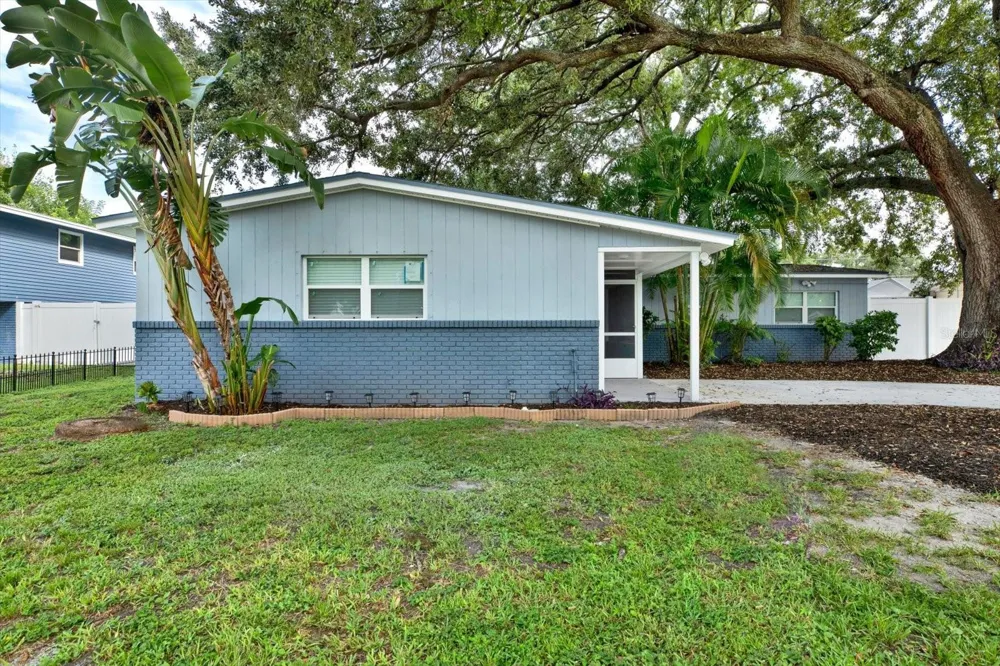 7505 W HENRY AVENUE Tampa, FL 33615