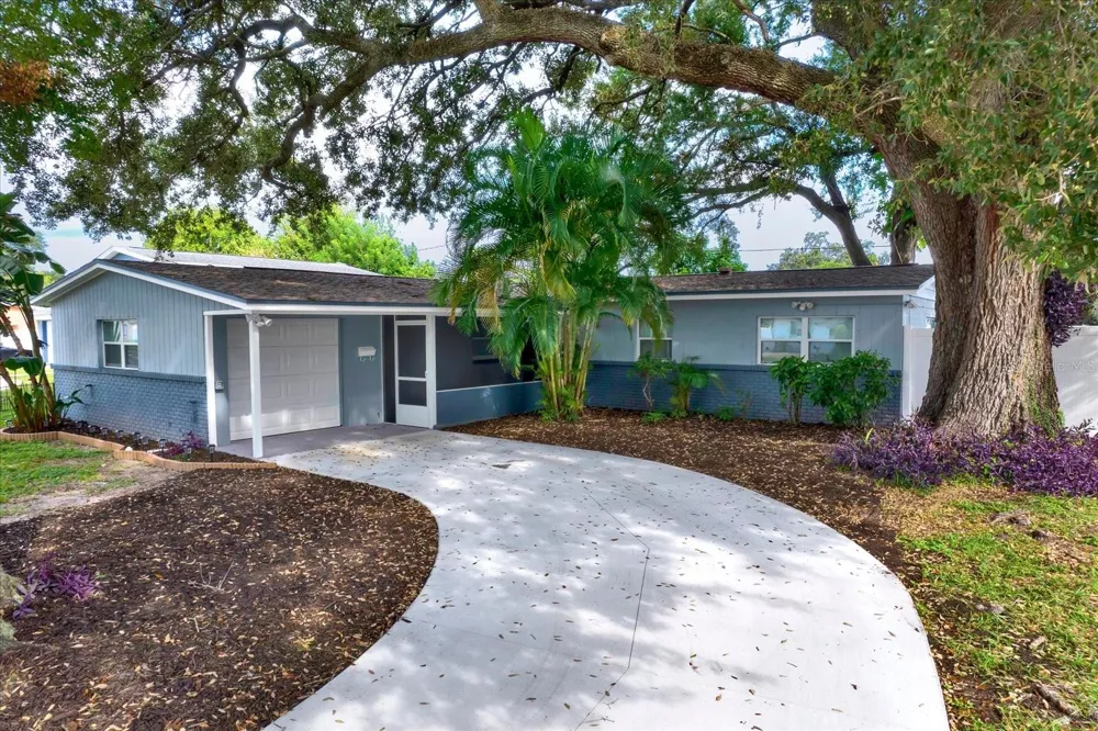 7505 W HENRY AVENUE Tampa, FL 33615