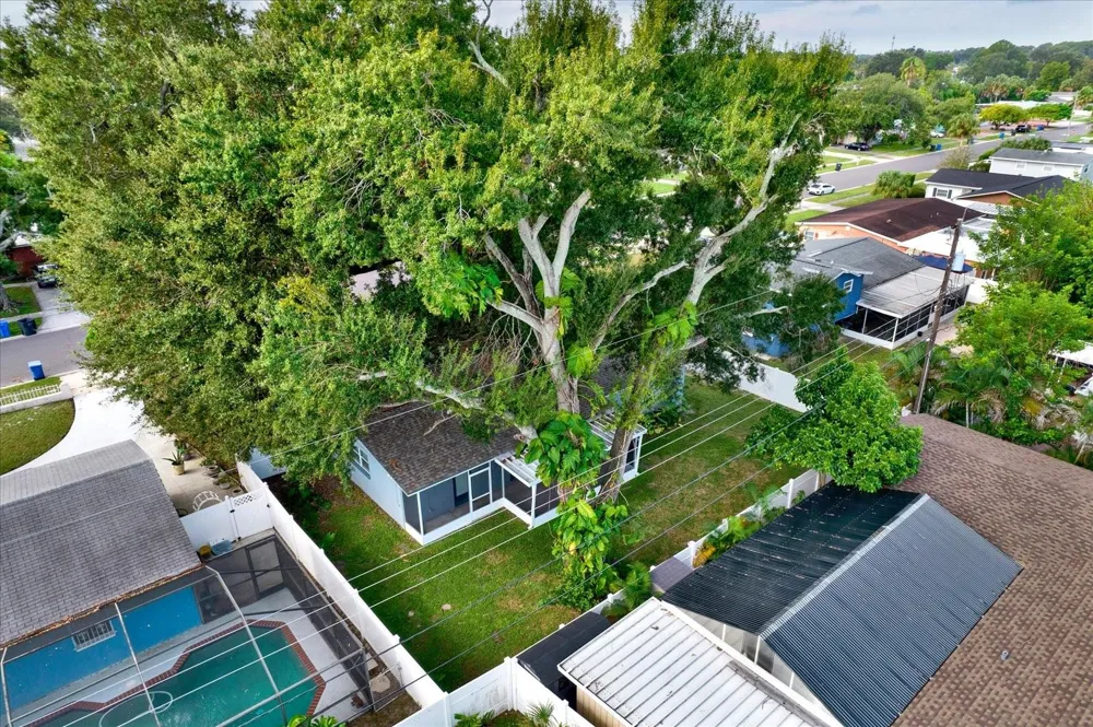 7505 W HENRY AVENUE Tampa, FL 33615