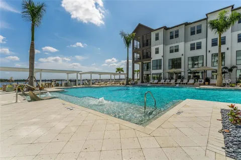 1420 LAKEFRONT DRIVE #6413