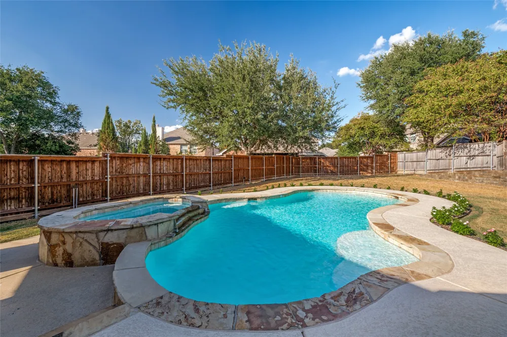 2405 Warwick Circle McKinney, TX 75072