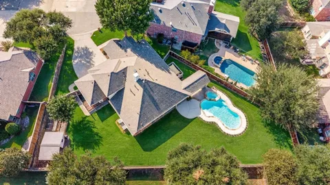 2405 Warwick Circle