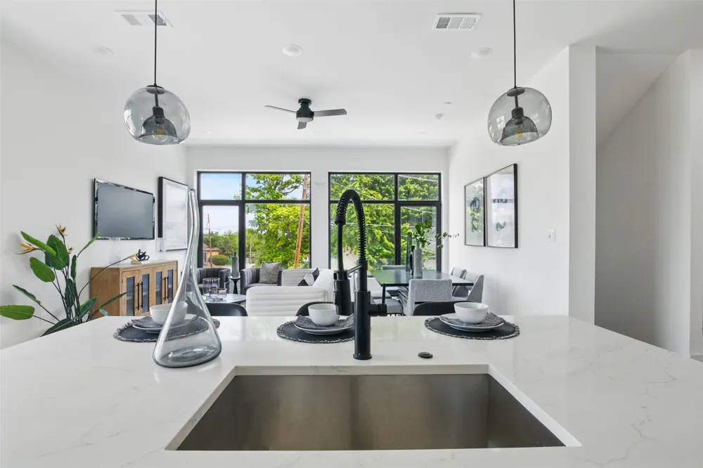 430 E 8th #102 Dallas, TX 75203