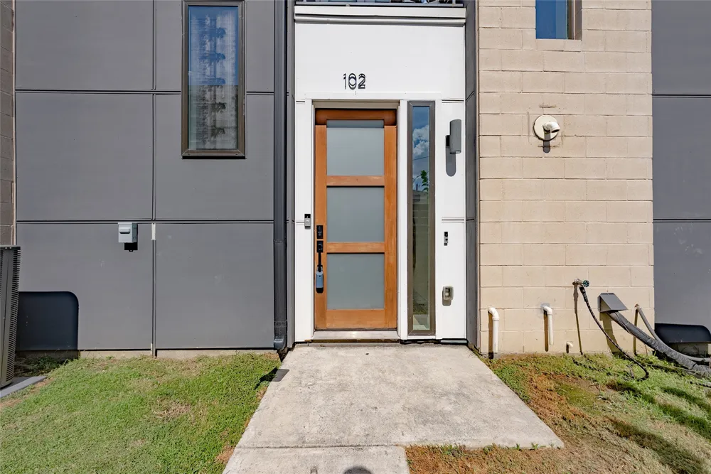 145 Henderson Avenue #102 Dallas, TX 75214