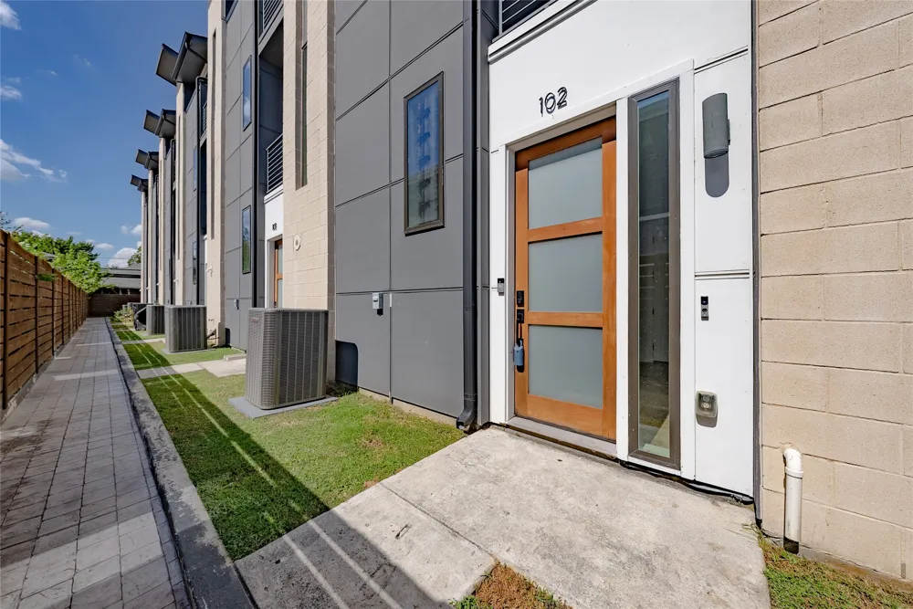 145 Henderson Avenue #102 Dallas, TX 75214
