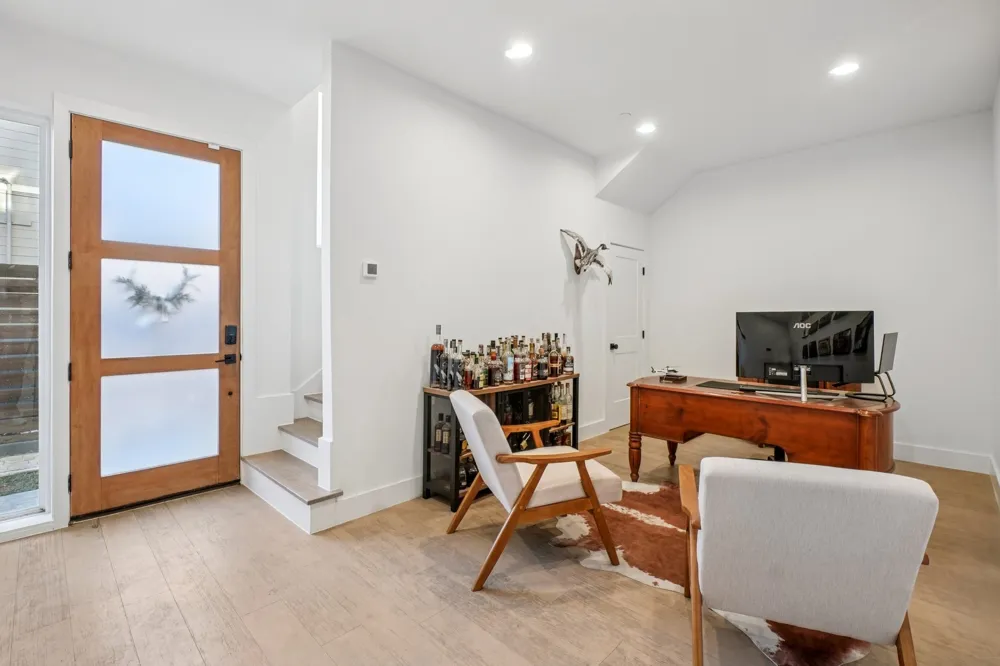 145 Henderson Avenue #102 Dallas, TX 75214