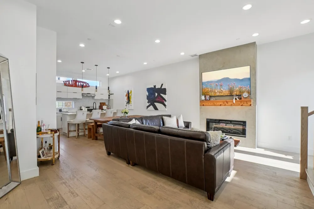 145 Henderson Avenue #102 Dallas, TX 75214