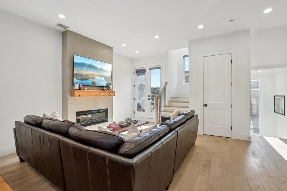 145 Henderson Avenue #102 Dallas, TX 75214