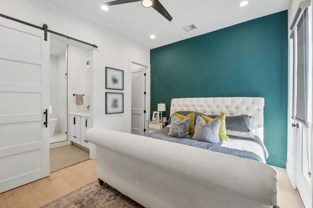 145 Henderson Avenue #102 Dallas, TX 75214