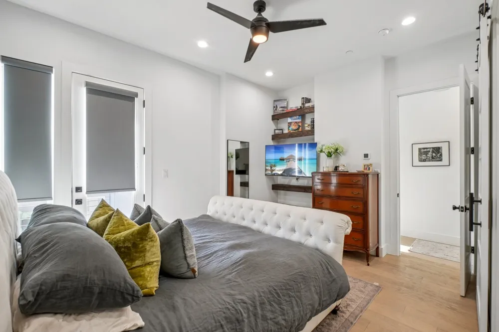 145 Henderson Avenue #102 Dallas, TX 75214