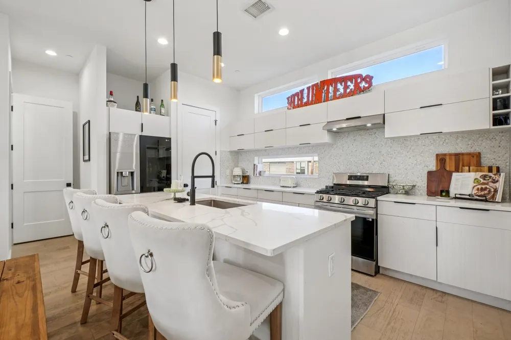 145 Henderson Avenue #102 Dallas, TX 75214