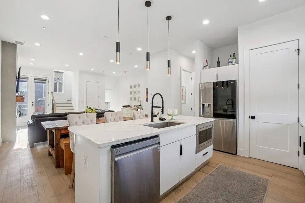 145 Henderson Avenue #102 Dallas, TX 75214