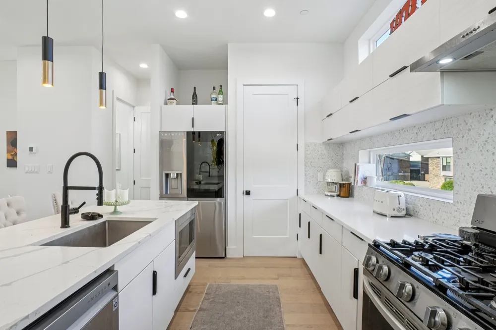145 Henderson Avenue #102 Dallas, TX 75214