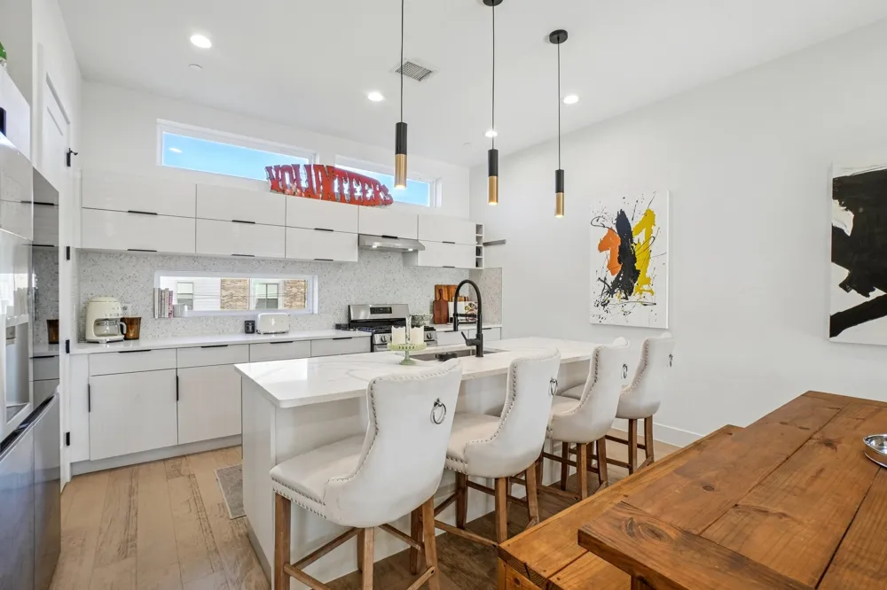 145 Henderson Avenue #102 Dallas, TX 75214