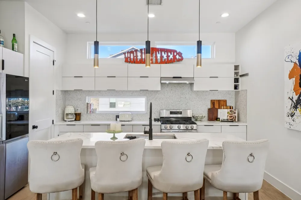145 Henderson Avenue #102 Dallas, TX 75214