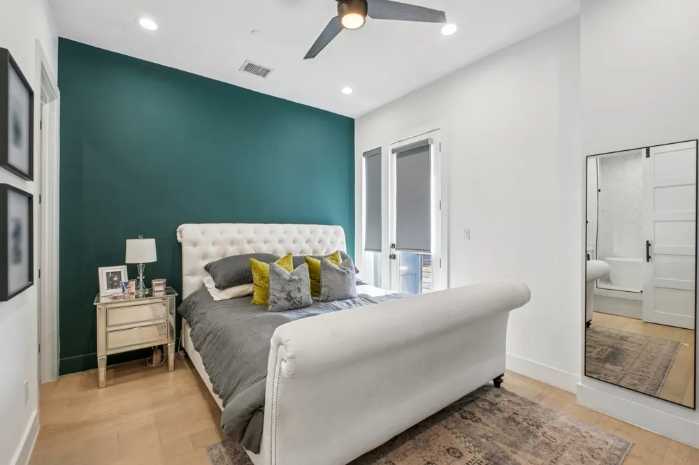145 Henderson Avenue #102 Dallas, TX 75214