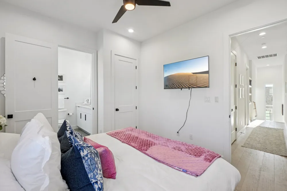 145 Henderson Avenue #102 Dallas, TX 75214