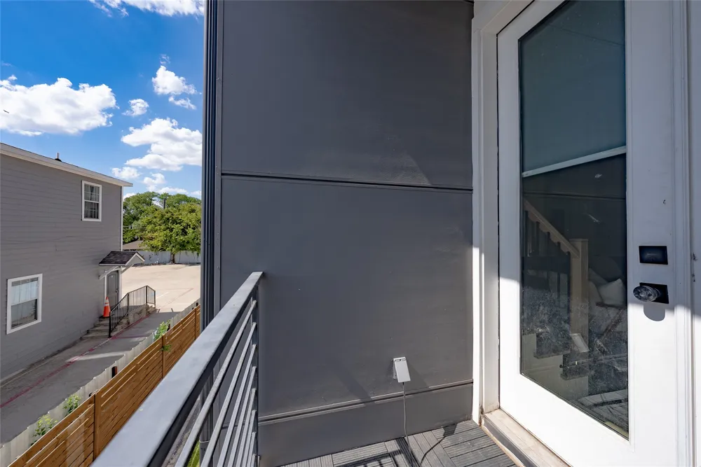 145 Henderson Avenue #102 Dallas, TX 75214
