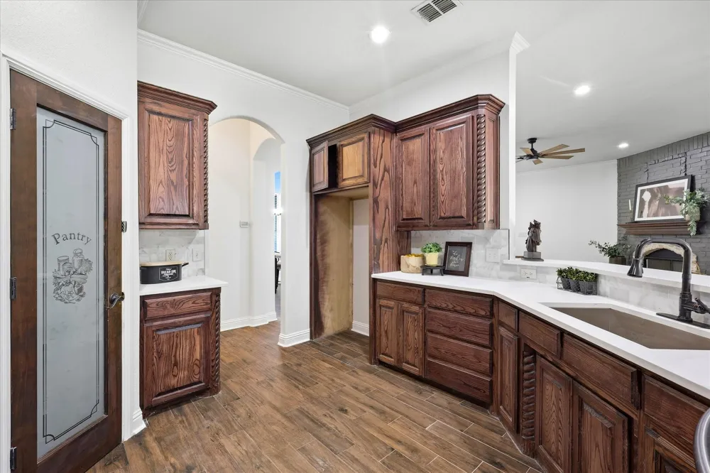 514 Oak Hills Drive Newark, TX 76071