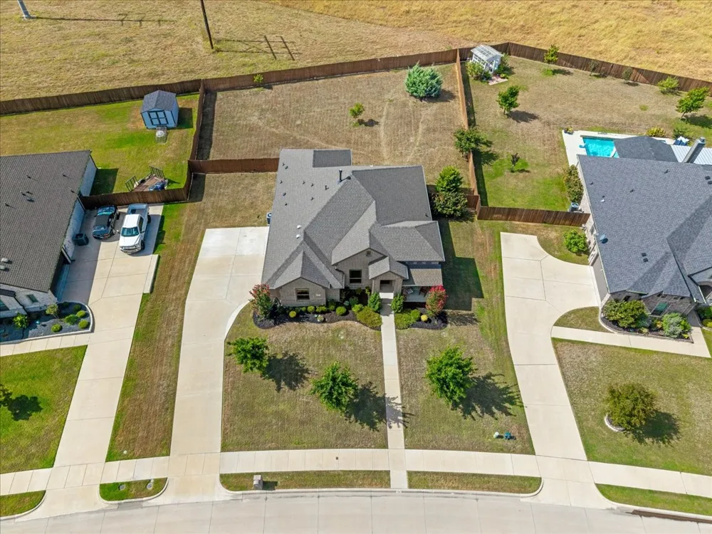 136 Sapphire Lane Waxahachie, TX 75165