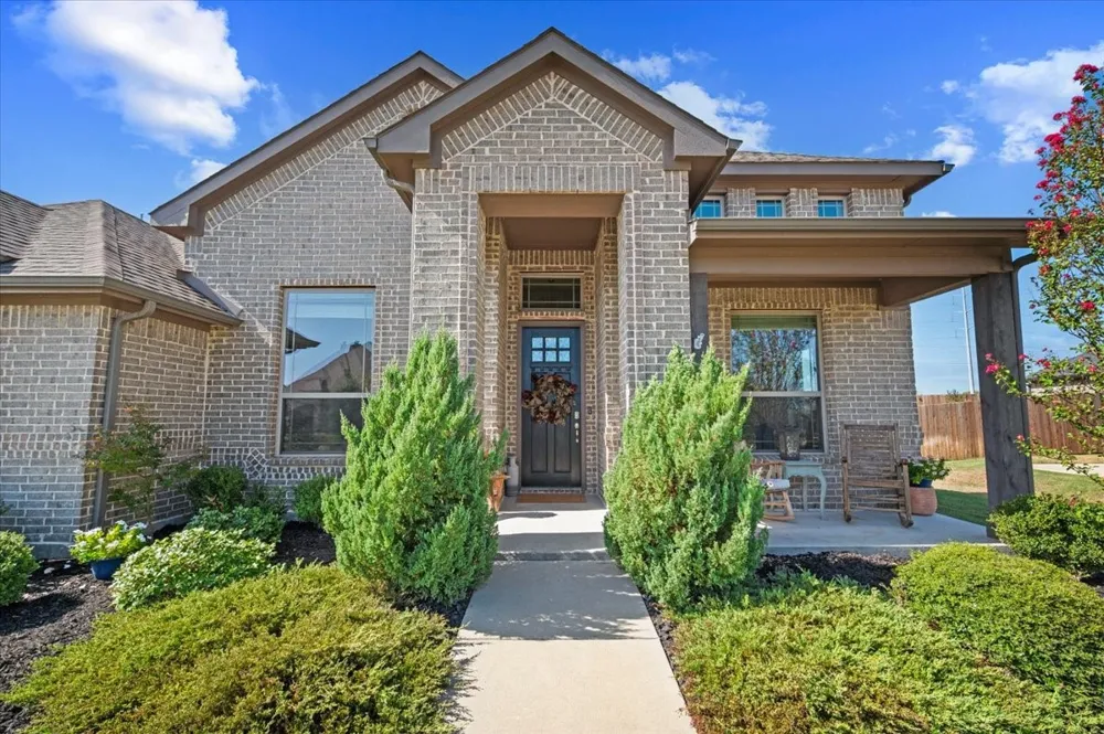 136 Sapphire Lane Waxahachie, TX 75165