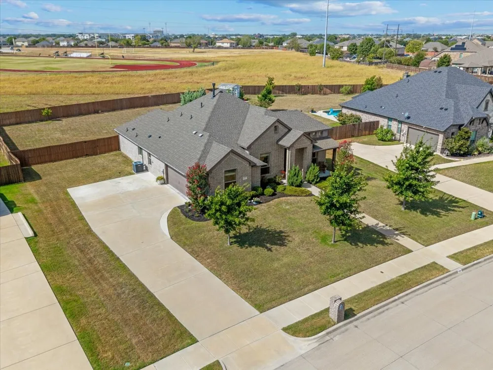 136 Sapphire Lane Waxahachie, TX 75165