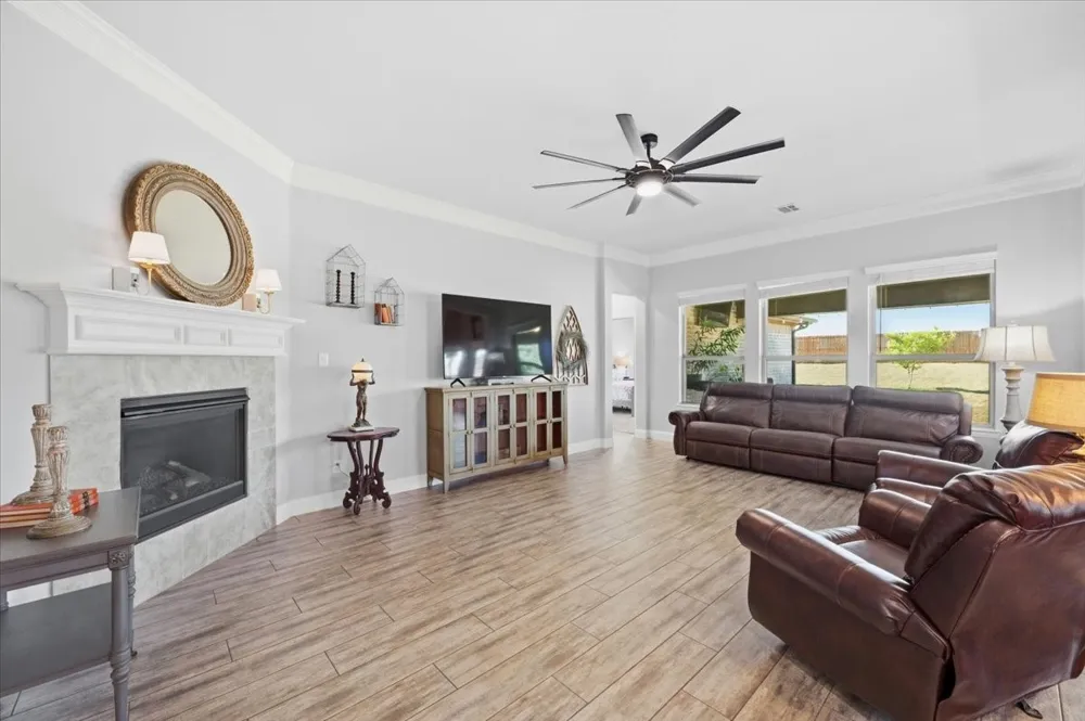 136 Sapphire Lane Waxahachie, TX 75165