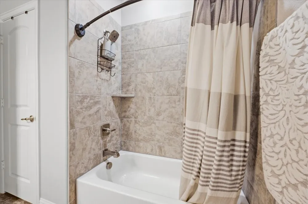 136 Sapphire Lane Waxahachie, TX 75165