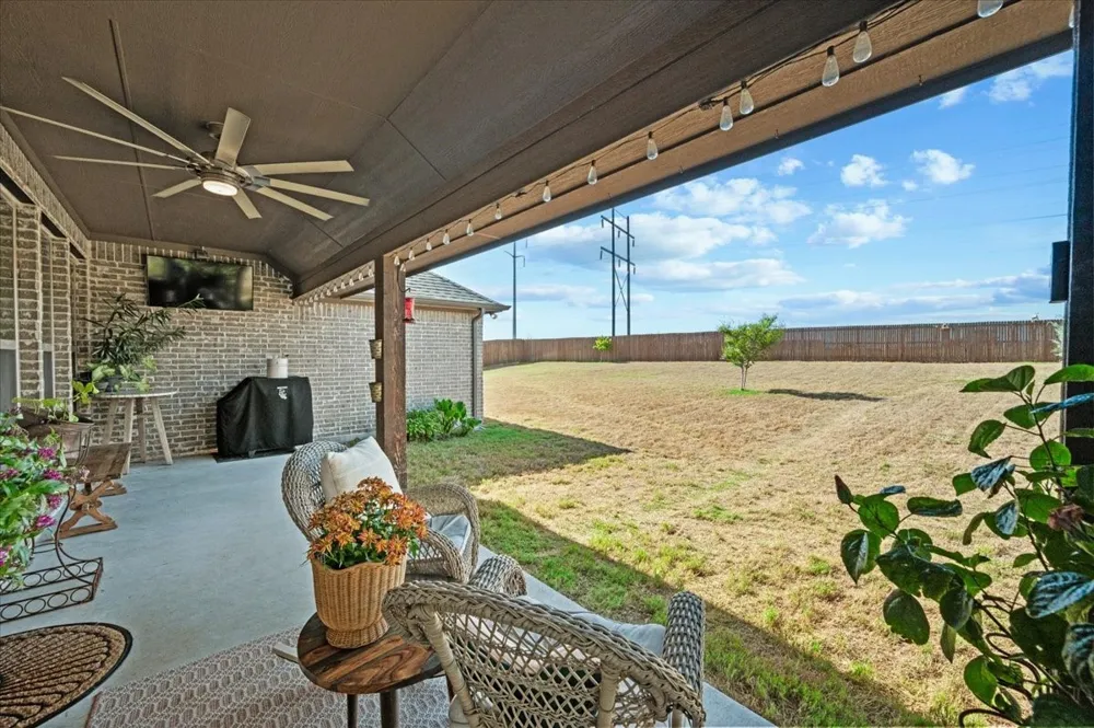 136 Sapphire Lane Waxahachie, TX 75165