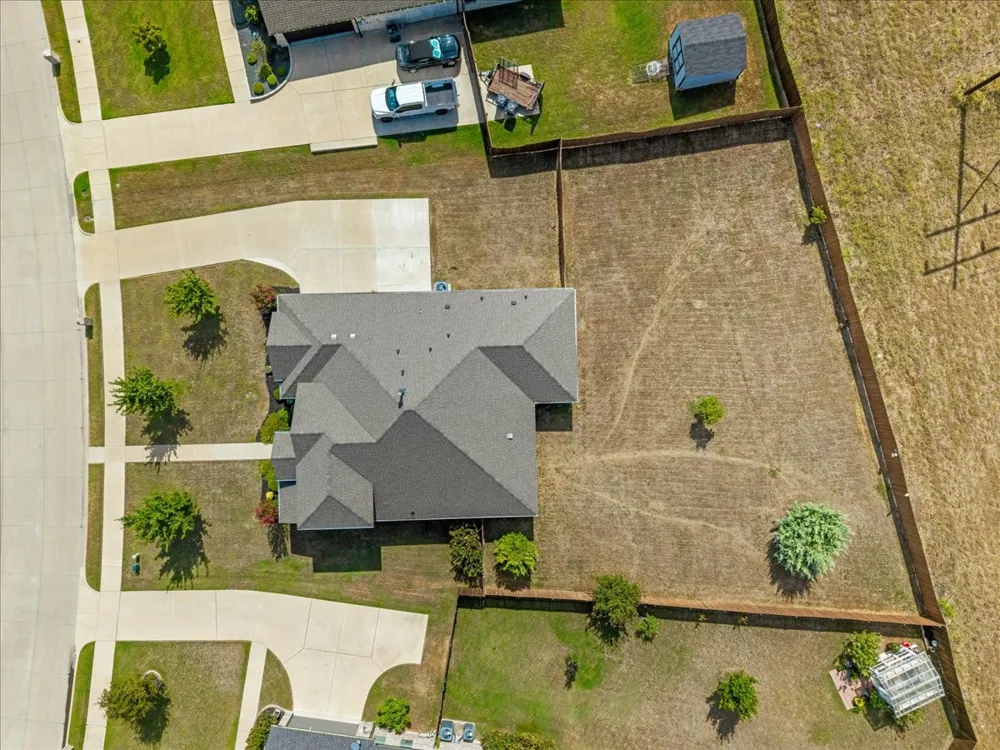 136 Sapphire Lane Waxahachie, TX 75165