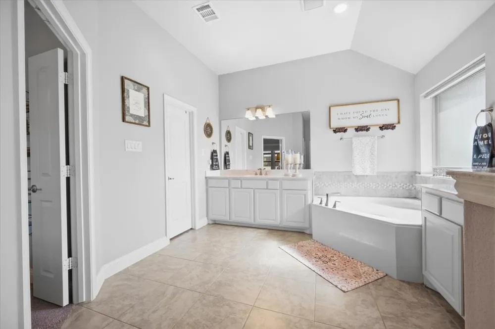 136 Sapphire Lane Waxahachie, TX 75165
