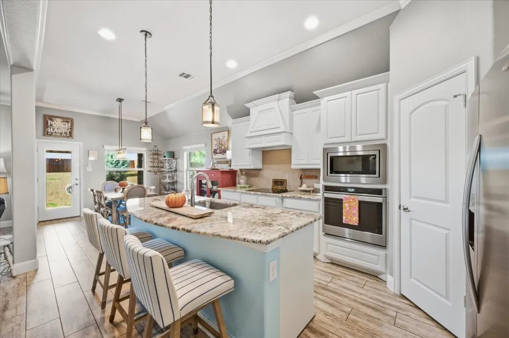 136 Sapphire Lane Waxahachie, TX 75165