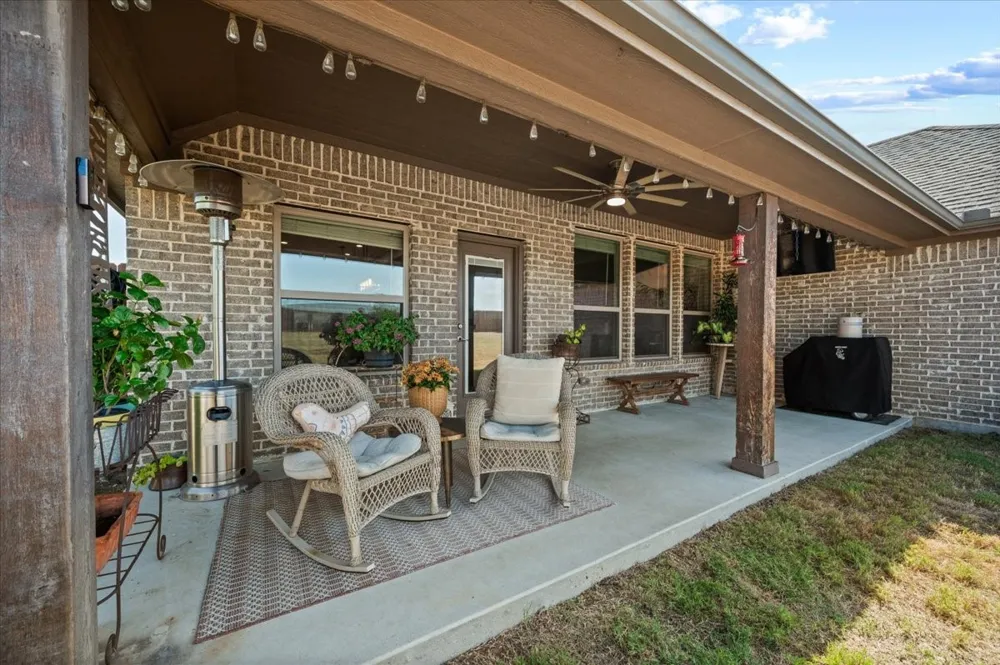 136 Sapphire Lane Waxahachie, TX 75165