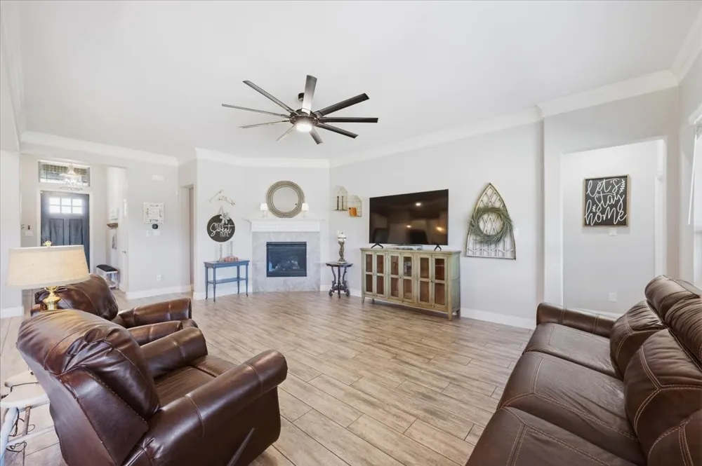 136 Sapphire Lane Waxahachie, TX 75165