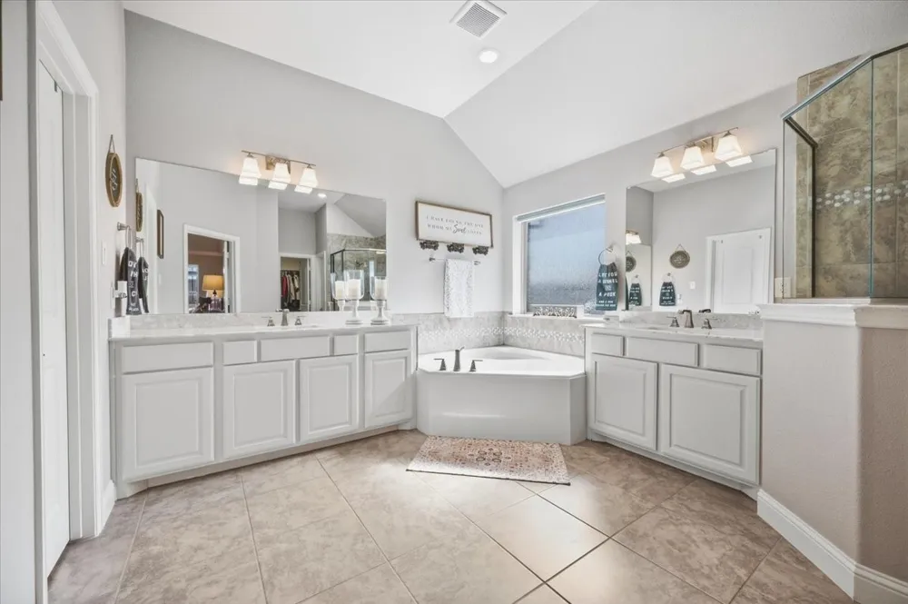 136 Sapphire Lane Waxahachie, TX 75165