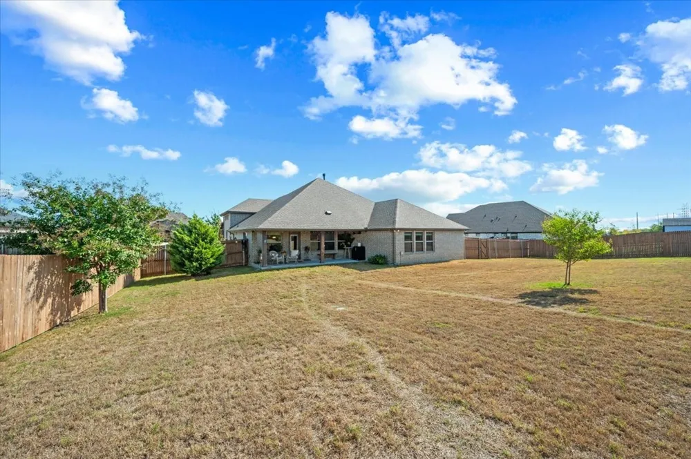 136 Sapphire Lane Waxahachie, TX 75165