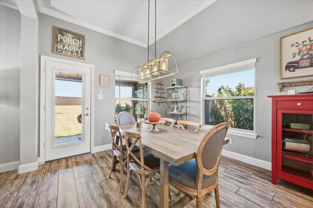 136 Sapphire Lane Waxahachie, TX 75165