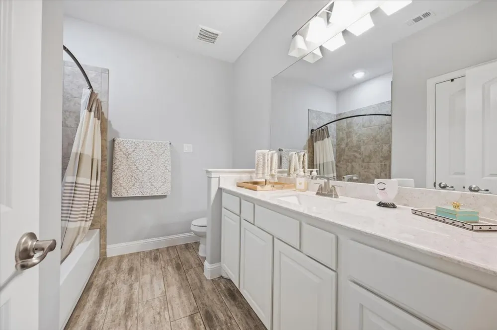 136 Sapphire Lane Waxahachie, TX 75165