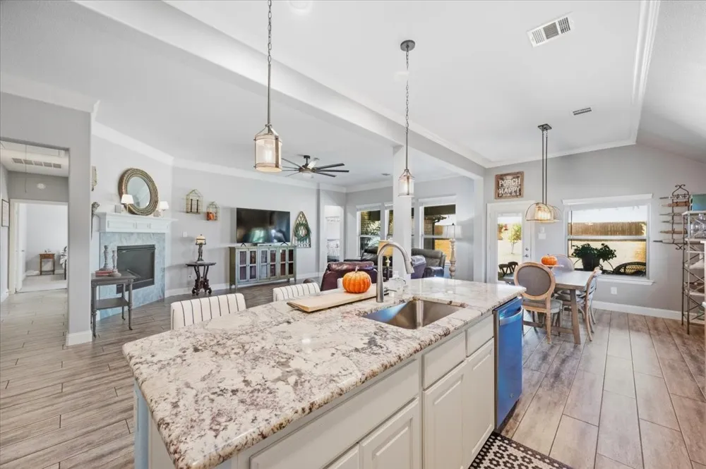 136 Sapphire Lane Waxahachie, TX 75165