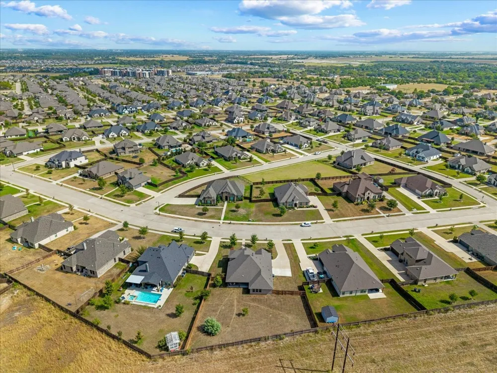 136 Sapphire Lane Waxahachie, TX 75165