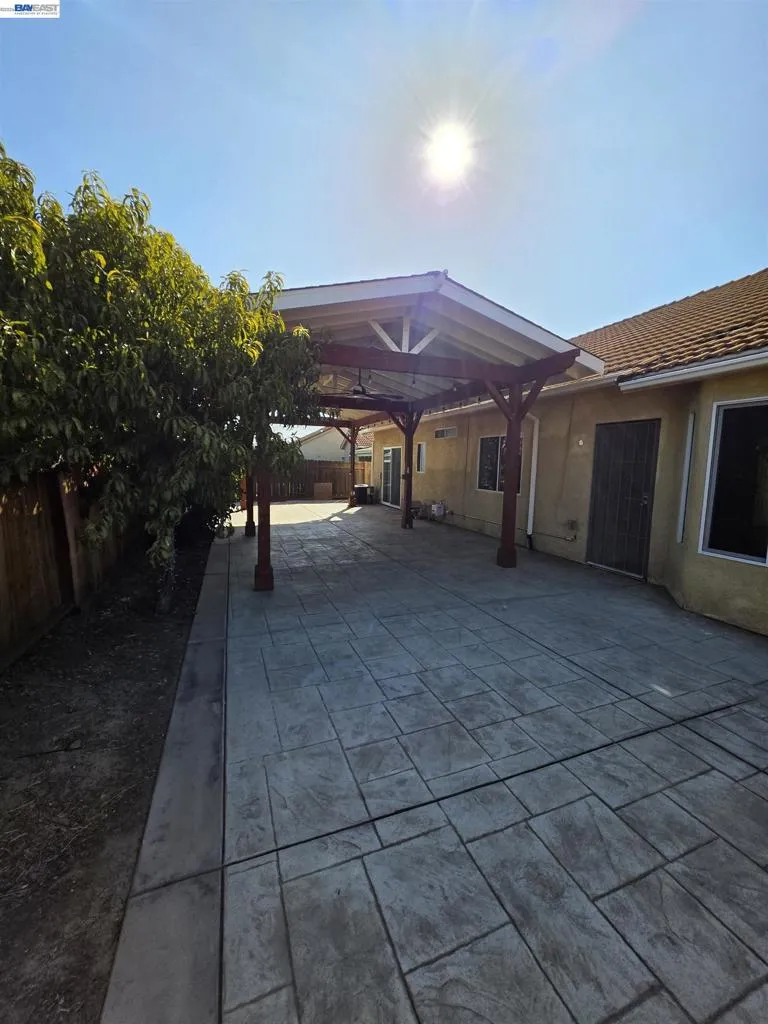 152 Chardonnay Street Los Banos, CA 93635