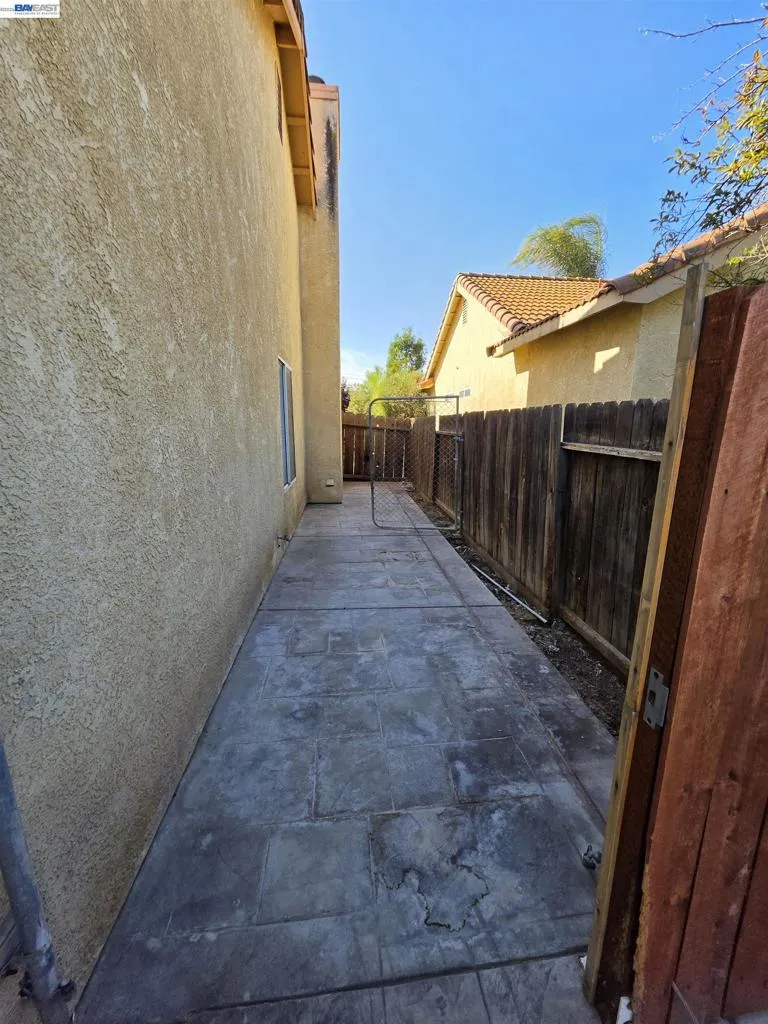152 Chardonnay Street Los Banos, CA 93635