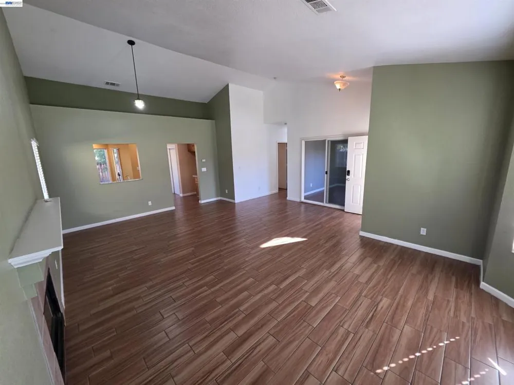 152 Chardonnay Street Los Banos, CA 93635