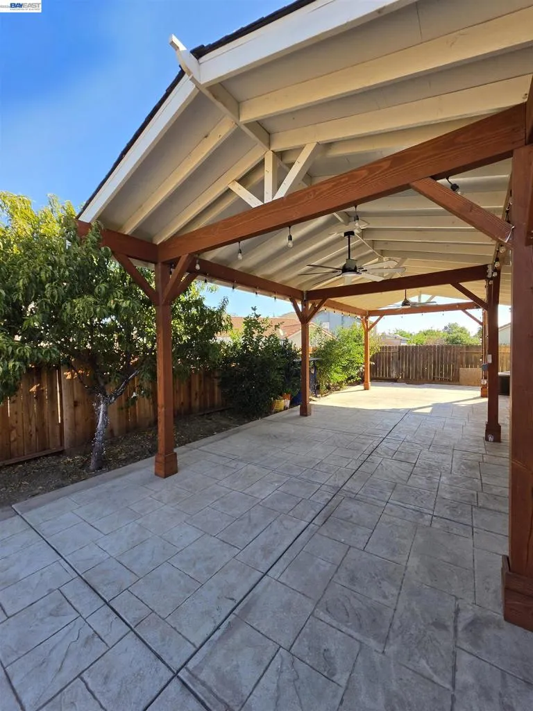 152 Chardonnay Street Los Banos, CA 93635