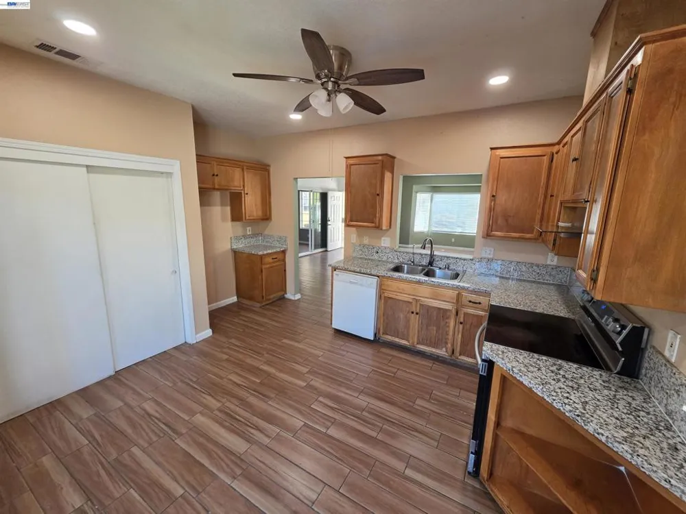 152 Chardonnay Street Los Banos, CA 93635