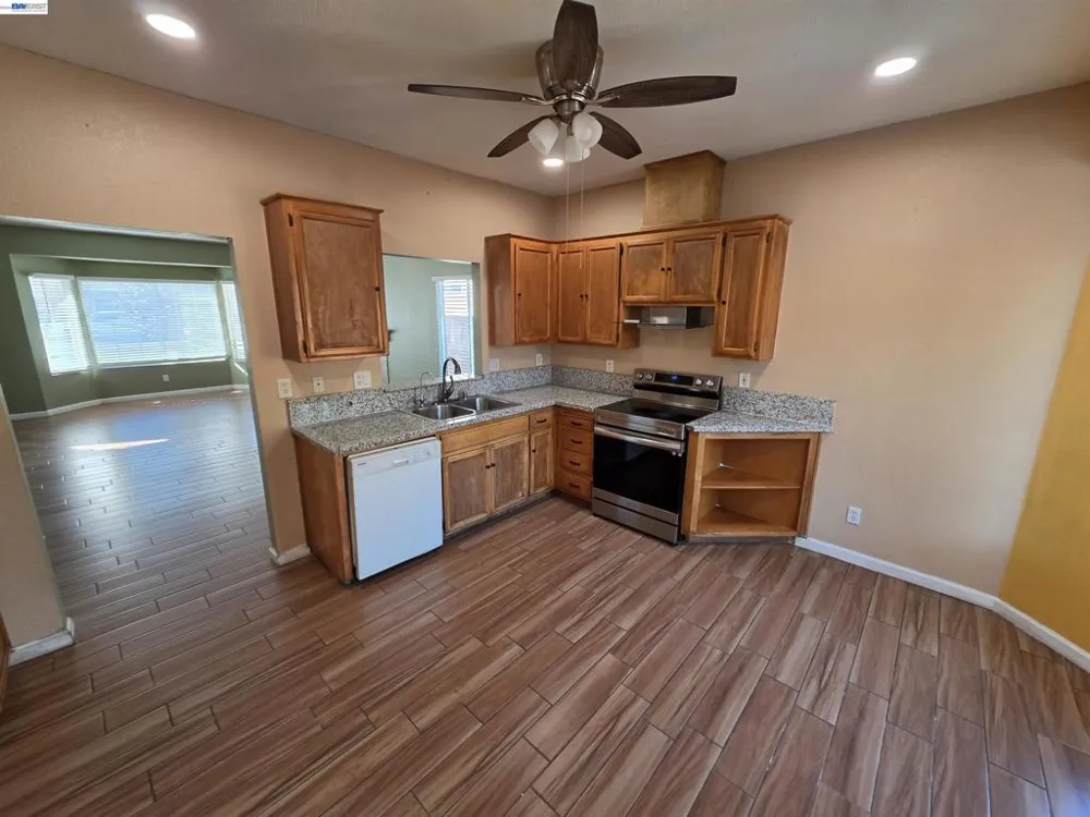 152 Chardonnay Street Los Banos, CA 93635