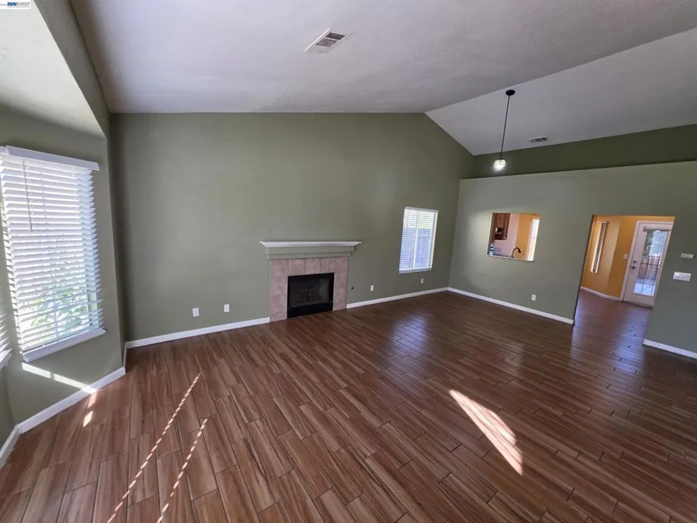 152 Chardonnay Street Los Banos, CA 93635
