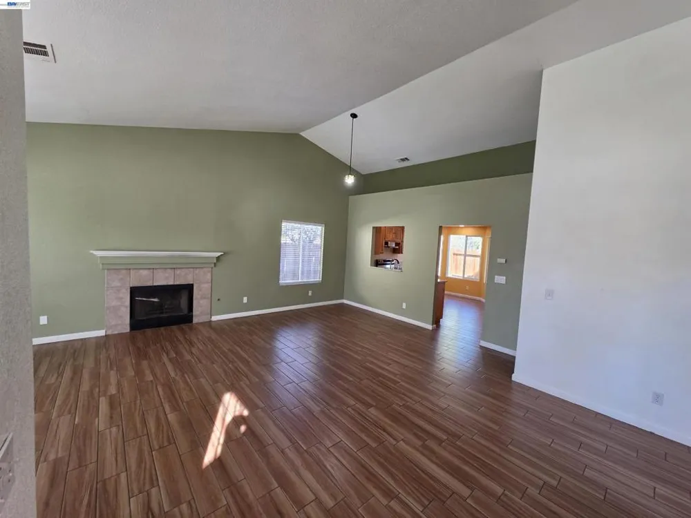 152 Chardonnay Street Los Banos, CA 93635