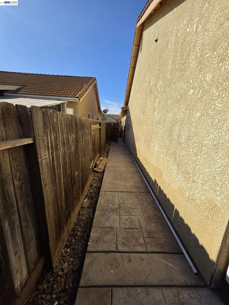 152 Chardonnay Street Los Banos, CA 93635