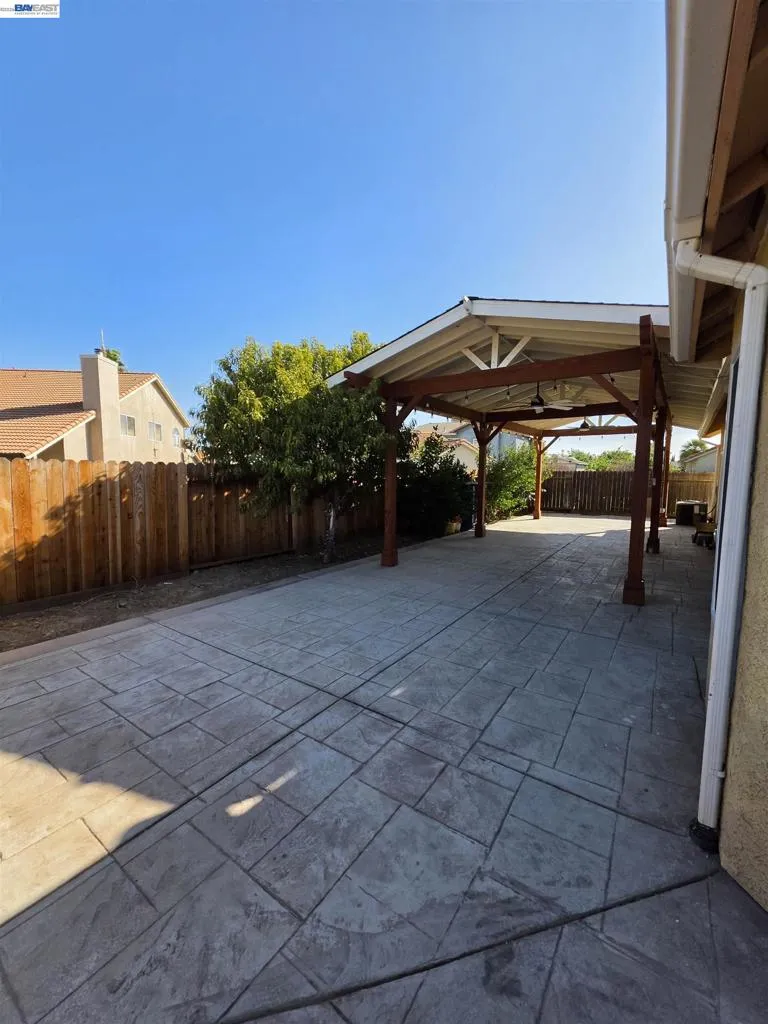 152 Chardonnay Street Los Banos, CA 93635
